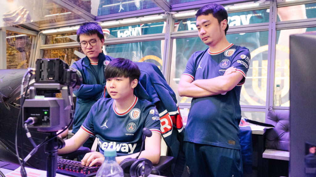 PSG.LGD NothingToSay, y` y xiao8 en el evento principal de The International 10's (TI10)