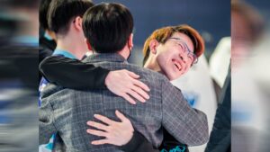 DetonatioN FocusMe's coach Yang and top laner Evi celebrating after qualifying for the Worlds 2021 Group Stage