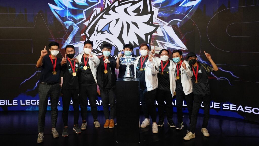 Mobile Legends: Foto del equipo ganador de la temporada 2 de Bang Bang Professional League Singapur (temporada 2 de MPL SG)