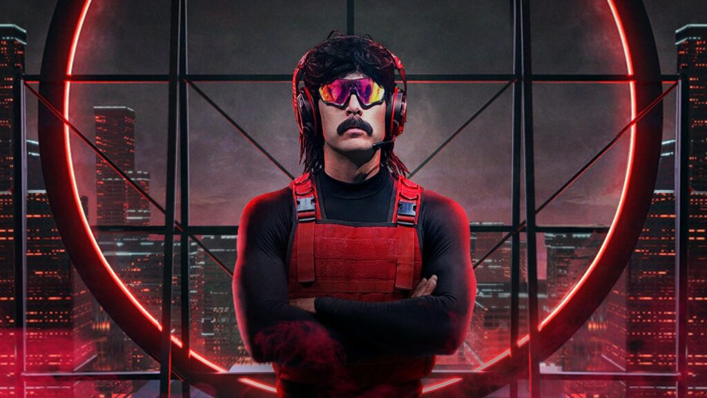 Dr DisRespect posando con los brazos cruzados