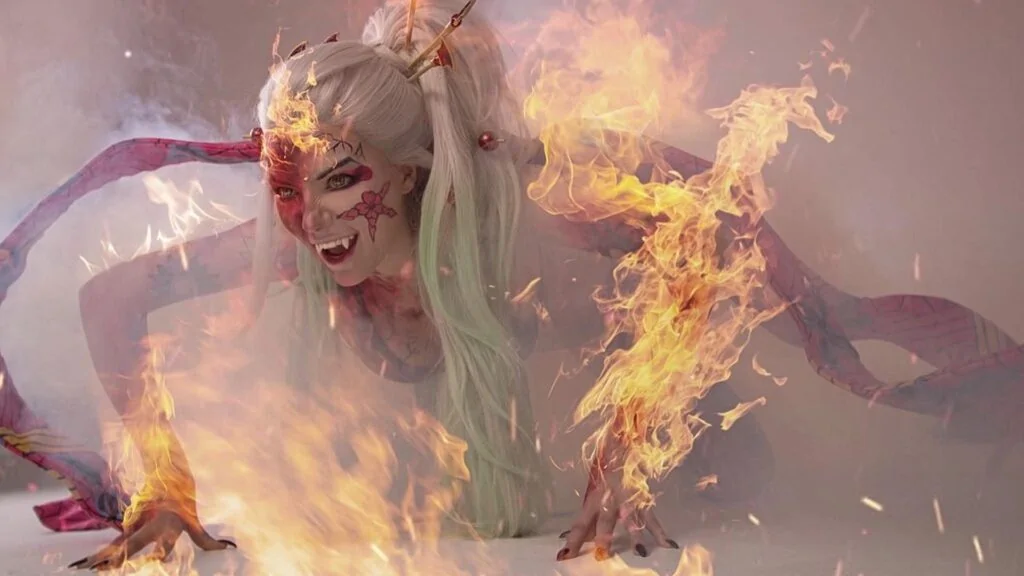 Cosplay Daki en llamas por Milkey cos de Demon Slayer