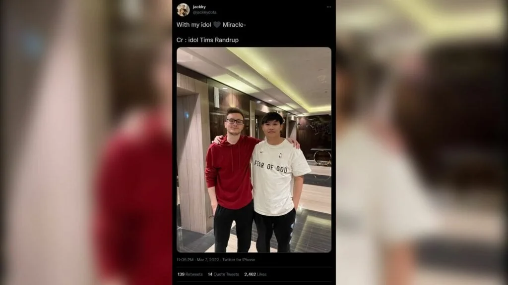BOOM Esports' JaCkky: 'Even if I get kicked in the future, I'll do my best' Miracle and JaCkky in a photo.