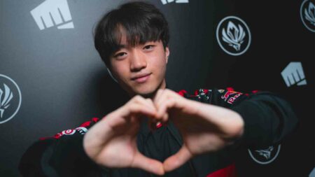 T1 Keria at MSI 2022 doing a heart sign