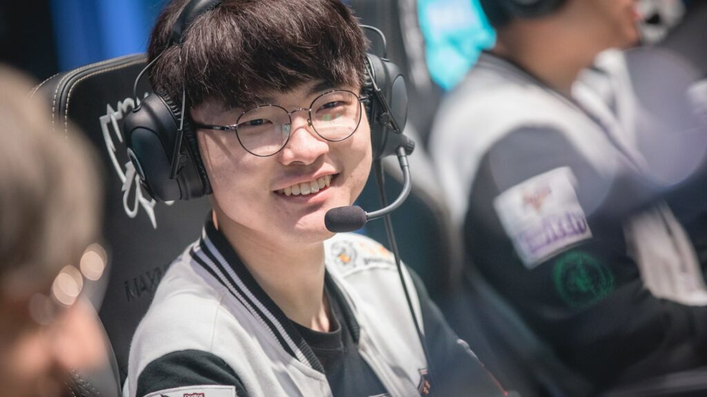 SKT T1 Faker sonriendo