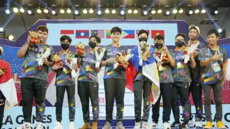 SIBOL's Mobile Legends: Bang Bang team receiving their gold medals at the 31st SEA Games
