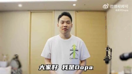Dopa announcing that he's going into military service in Weibo video