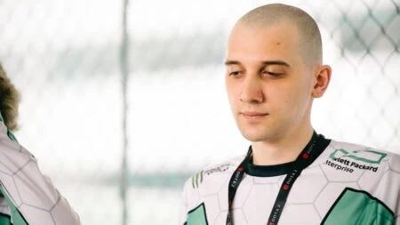 Evil Geniuses Arteezy goes bald at TI11 Playoffs