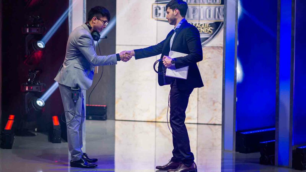 Wong "Chawy" Xing Lei and Rodrigo "Yeti" del Castillo shake hands at Worlds 2019 Group Stage