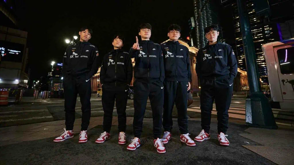 Exclusive: T1 Zeus on how his family's weekend ritual turned him into a pro player T1 posing in New York City during Worlds 2022