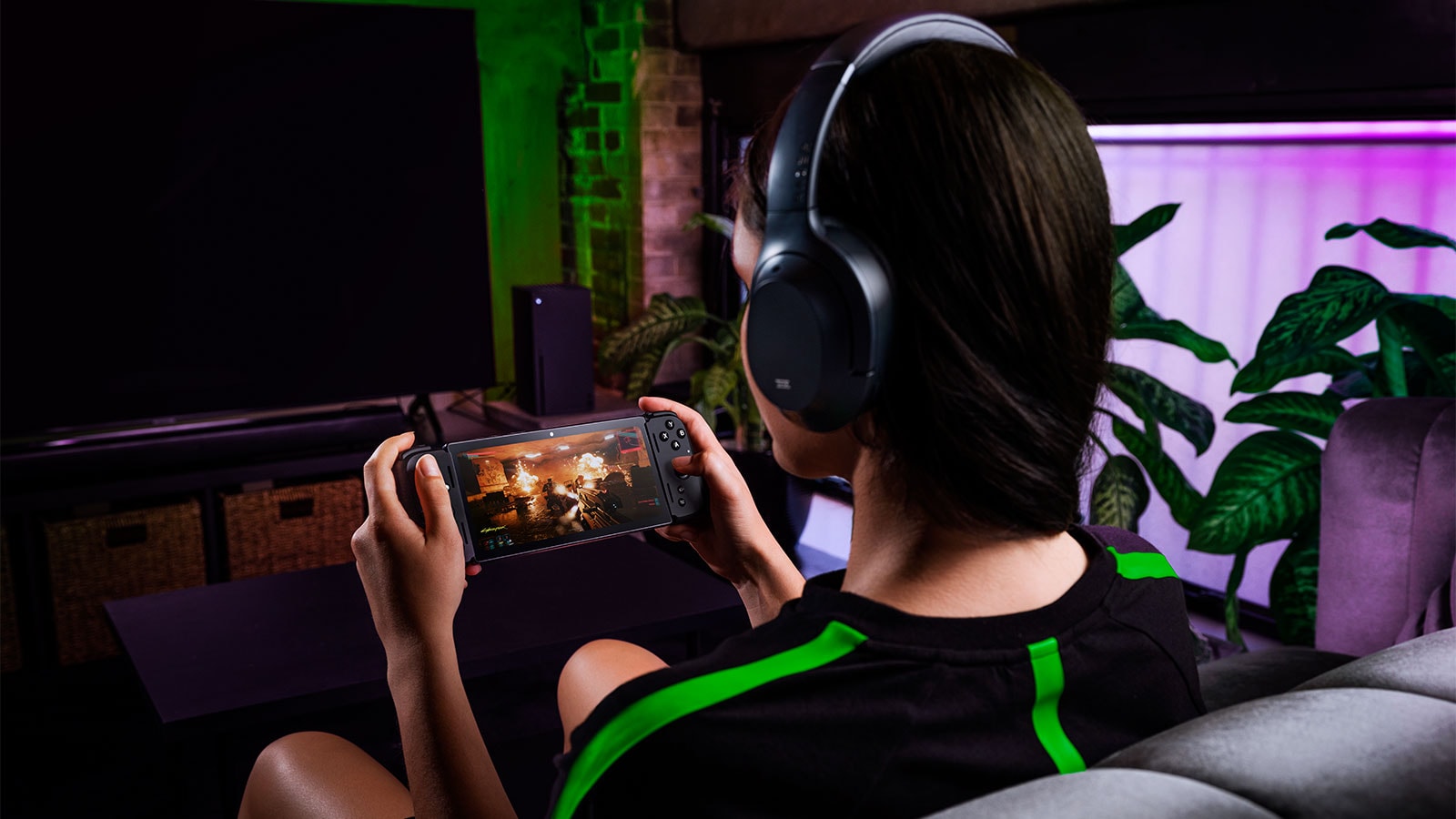 The Razer Edge 5G puts thousands of games at your fingertips