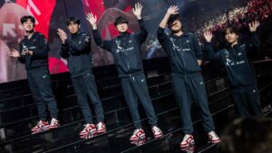 T1 League of Legends team waving on stage at Worlds 2022 finals