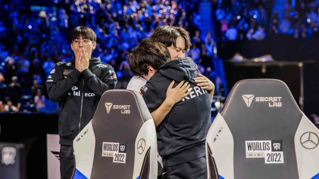 T1 Keria hugging DRX Pyosik after Worlds 2022 final