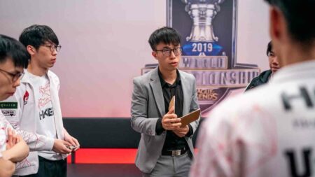 HKA coach Chawy talking to players at Worlds 2019