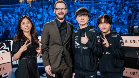 Jeesun Park, Drakos, T1 Faker, and Keria at Worlds 2022 semifinals posing on stage