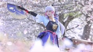 Kamisato Ayaka cosplay by Akase Akari unites diverse fans