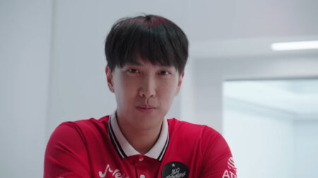 Doublelift meets his biggest fan during jersey swap