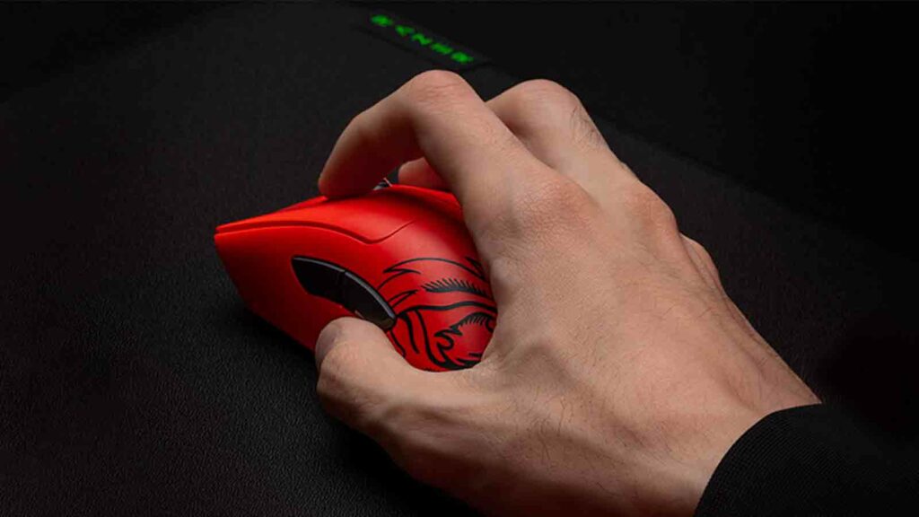 Faker using a claw grip on the DeathAdder V3 Pro Faker Edition