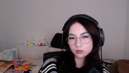 Kyedae talks about her cancer diagnosis on stream