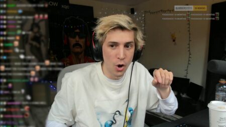 xQc reacts to his chat on Twitch stream