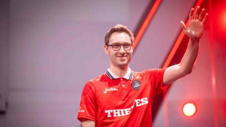 100 Thieves mid laner Bjergsen waving on stage in first week of LCS Spring 2023
