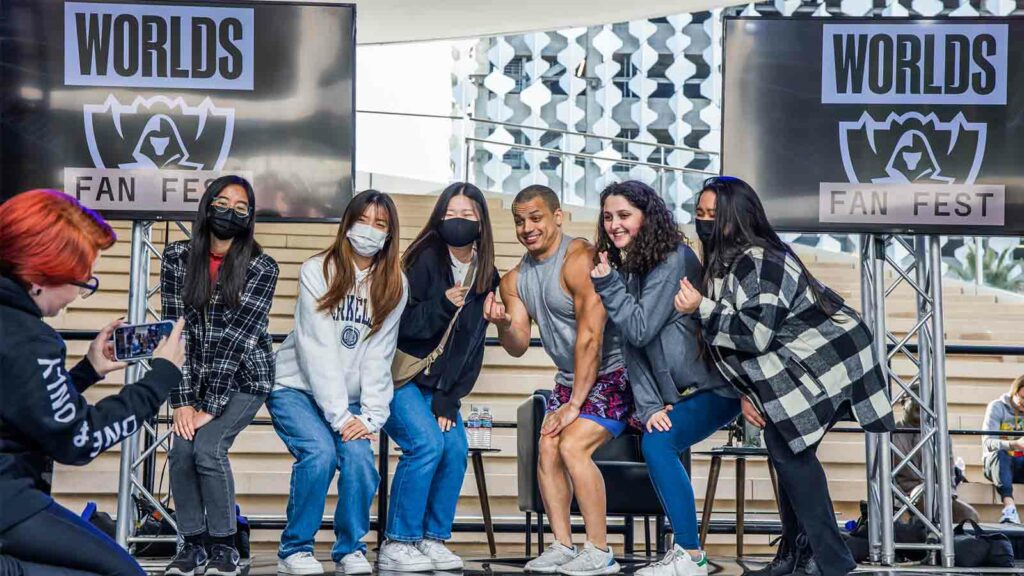 Tyler1 posing with esports fans on stage with heart signs at Worlds 2022