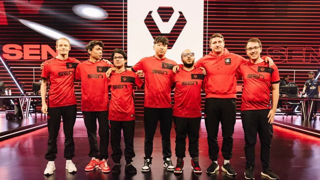 Los Sentinels celebran la victoria de la Súper Semana de VCT Americas sobre MIBR