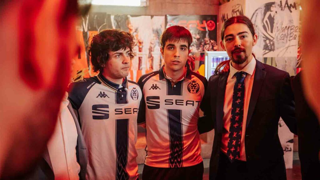 El entrenador en jefe de MAD Lions Mac con Carzzy y Elyoya en el backstage del MSI 2023