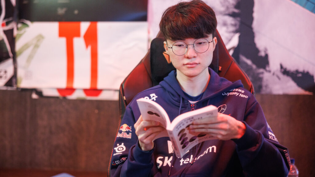 Faker's bookshelf: What does he read in his free time? | ONE Esports