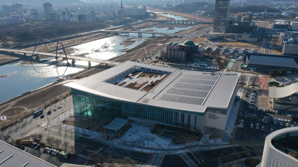 Segunda sala de exposiciones del Centro de convenciones de Daejeon, donde se llevarán a cabo las finales de verano de la LCK 2023