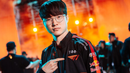 T1 Faker pointing to the logo on his jacket at MSI 2022