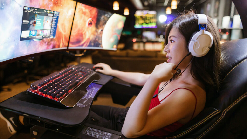 Fondo de pantalla de Chica Gamer jugando League of Legends