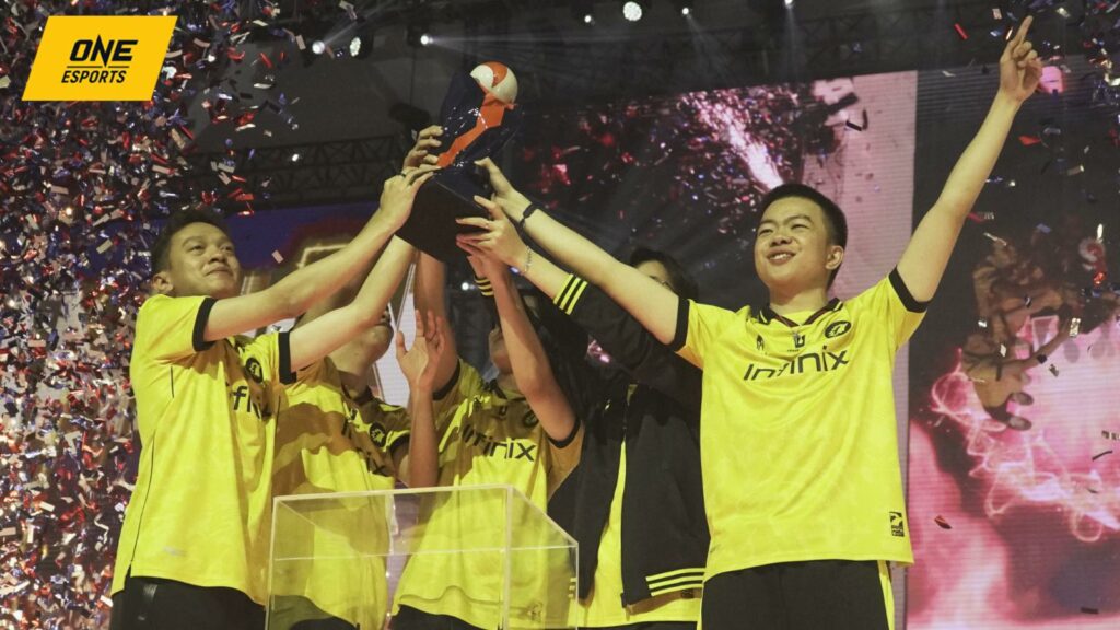 ONIC Esports levantó el trofeo del campeonato después de ganar la temporada 3 de ESL Snapdragon Pro Series el 23 de julio en Istora Senayan en Yakarta, Indonesia.