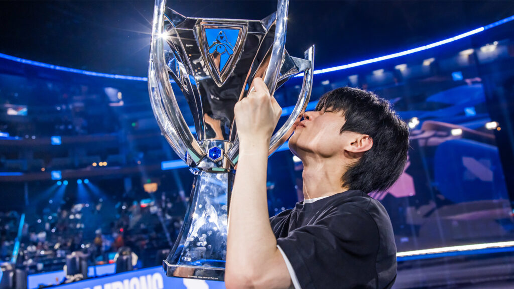 SAN FRANCISCO, CALIFORNIA - NOVEMBER 05: Kim "Deft" Hyuk-kyu of DRX poses with the Summoners Cup in hand after victory at the League of Legends World Championship Finals on November 5, 2022 in San Francisco, CA.