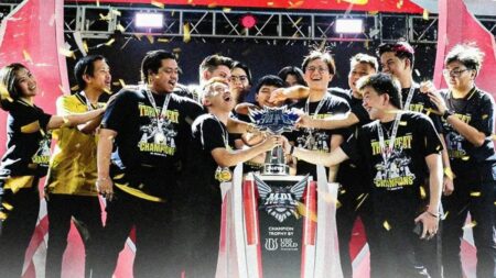 ONIC Esports lift the trophy after winning against Geek Fam in the grand final of MPL ID Season 12