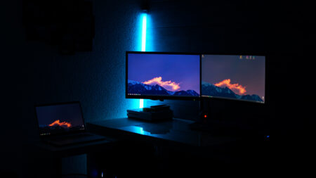 Three monitor desk setup image from Unspash by Artiom Vallat
