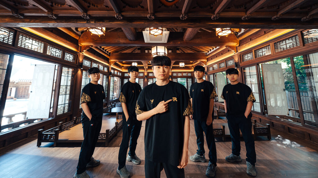 League of Legends KT Rolster 2023 Worlds promo group photo