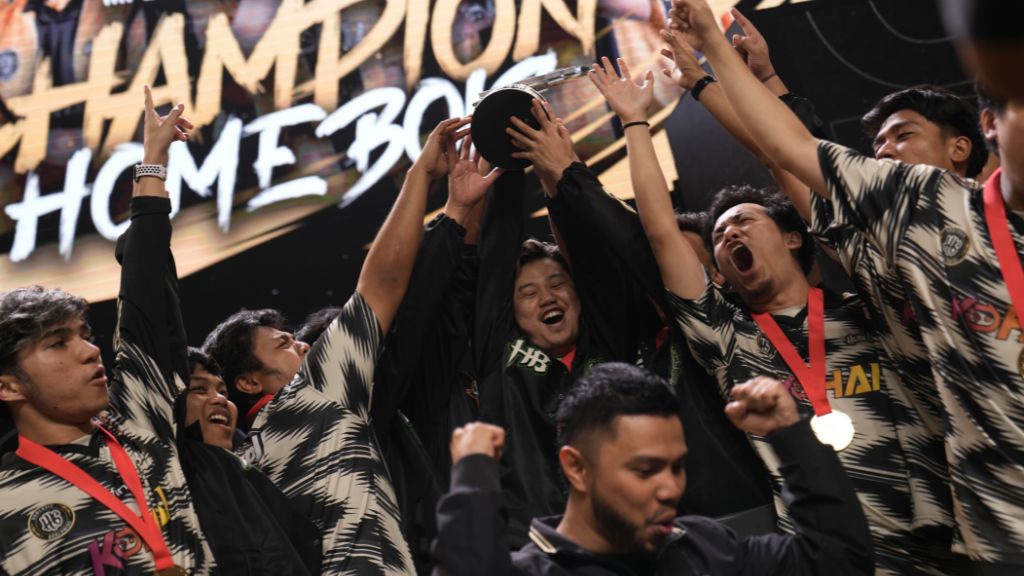 HomeBois lift the trophy after emerging as champions in MPL MY Season 12 on October 8, 2023