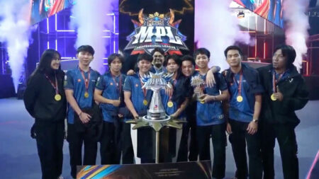 Team Liquid ECHO pose after winning the MPL PH Season 13 championship