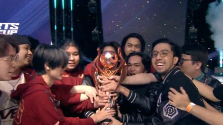 Selangor Red Giants roster lifting the trophy during MSC 2024 grand final