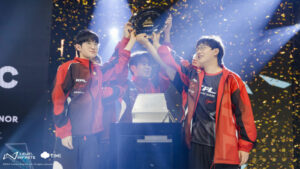 KPL Dream Team raising the Honor of Kings Invitational Midseason trophy at the Esports World Cup