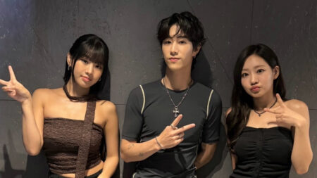 Kiss of Life's Julia and Natty with Mark Tuan at the Valorant Champions 2024 media day on August 21, 2024