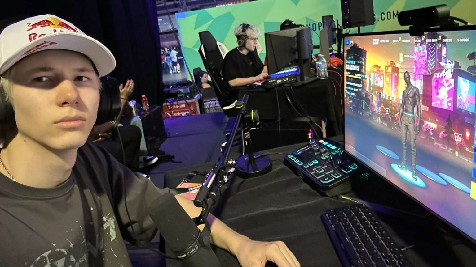 Mr Savage MrSavage setup: Complete pro gear, mouse, keyboard, monitor | ONE Esports