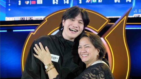 Juschie embracing his grandma at Honor of Kings Invitational Season 3