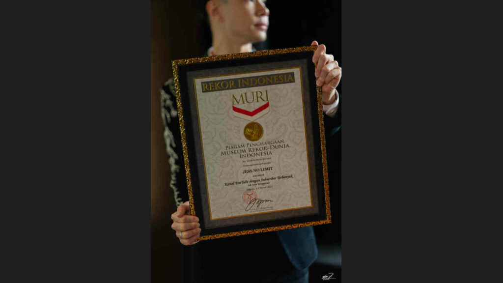 Former MLBB pro turned content creator makes history, named to Forbes 30 Under 30 Asia Justin holds up his MURI Award (Museum Rekor Indonesia) as the YouTube channel with the most subscribers in Southeast Asia