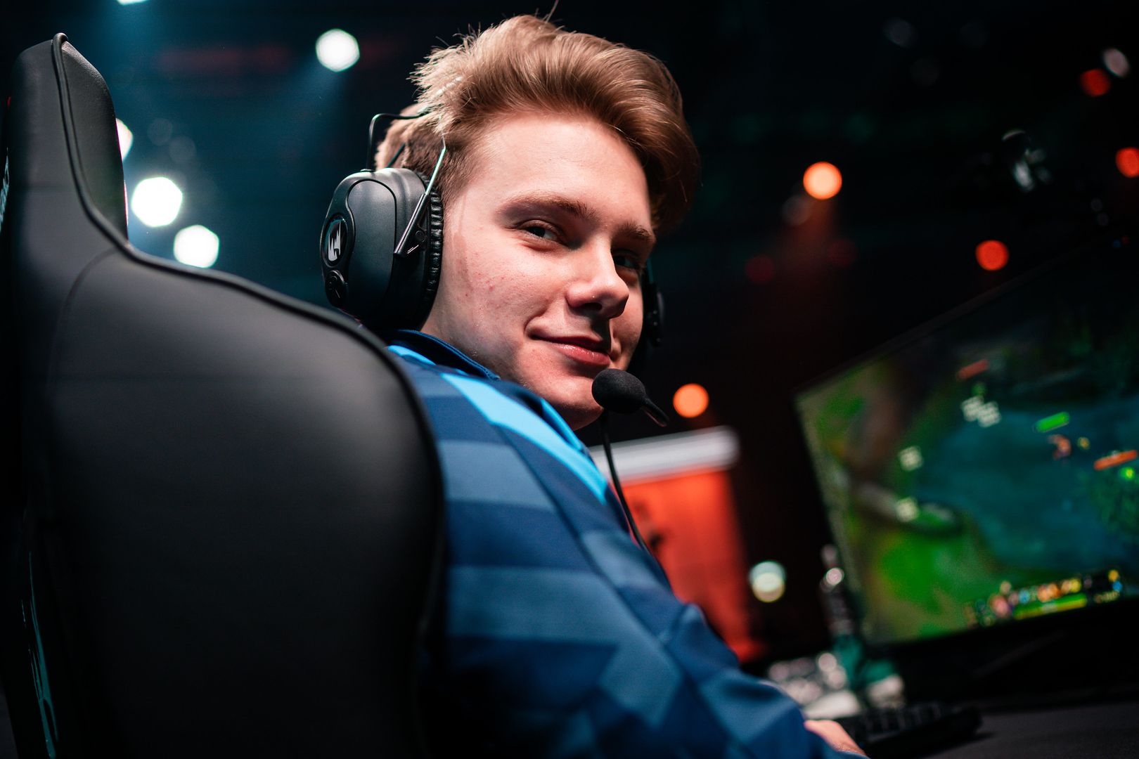 Inspired perfectly times his Chilling Smite to steal the dragon from  Misfits | ONE Esports