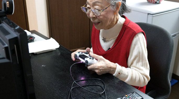 Nenek Gamer berusia 90 tahun resmi menjadi YouTuber gaming tertua di dunia