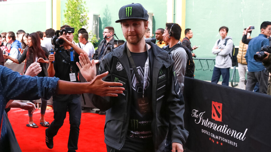 Alliance's Loda making his entry walk to The International 2016