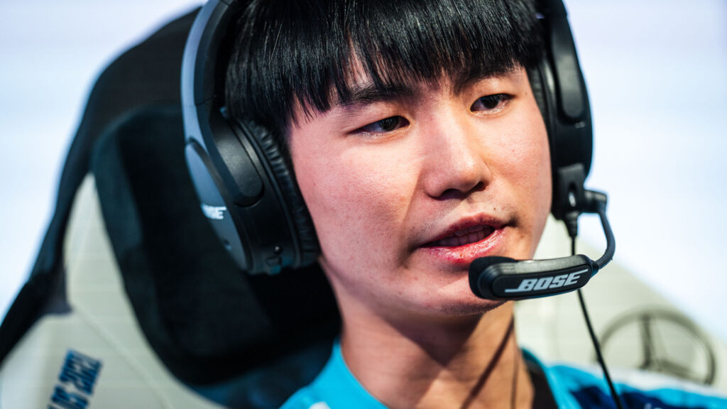 DetonatioN FocusMe's Aria at the League of Legends World Championship 2021.