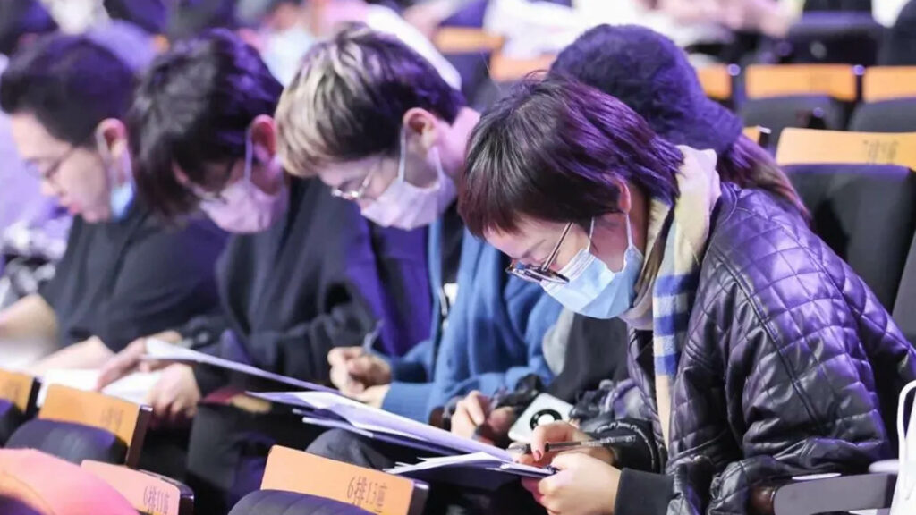 LPL certification system course where esports coaches, staff, management are taking the exam