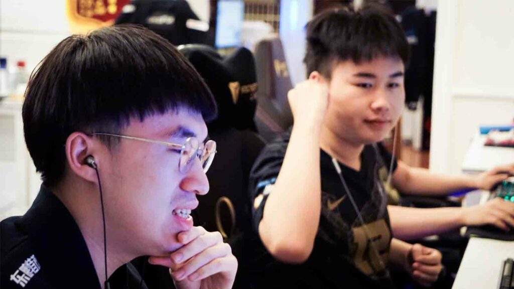 Royal Never Give up Xiaohu and Wei at MSI 2022 competing from Shanghai, China